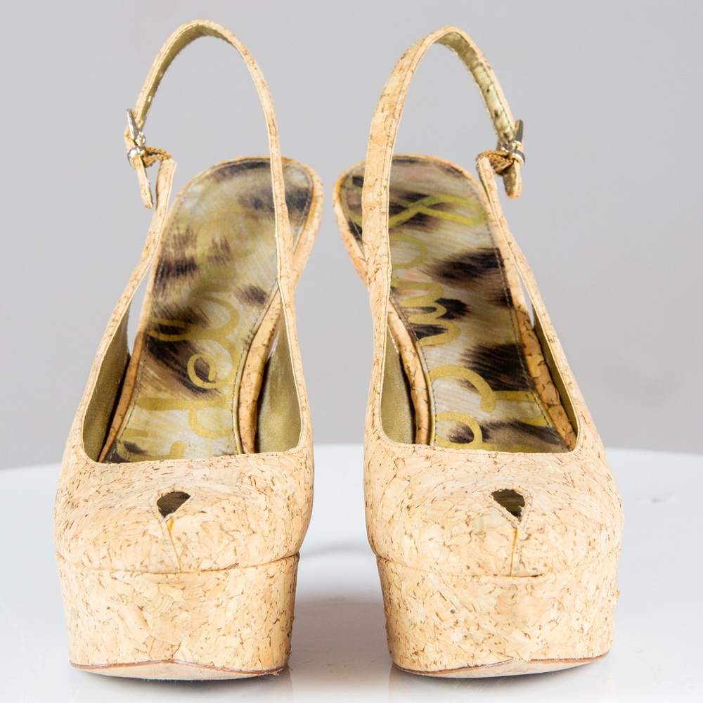 Beautiful and in great condition, cork heels.
